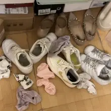 宿舍一角，运动鞋棉袜控的天堂