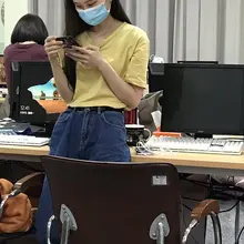 想看办公室这个美妞的屁屁的点赞评论我看看，人数不多就不发了（剧透：很给力）