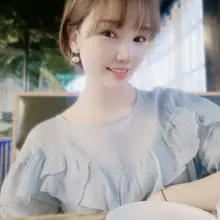 【投稿】河南济源母狗李晓，32岁狗龄正是发情流骚水的年纪，165狗身长喜欢被后入，总是撅起母狗臀露出流水发情的母狗肥穴想让更多男人操。喜欢吞精，想吃很多人的精…