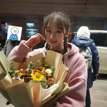 网友投稿 还是那只女拳母狗，在青岛上大学，经常在学校里扭着屁股发骚，每次看着她的背影都想狠狠的后入她的大屁股，被她发现自己被意淫气的不行，真是个婊子母狗，我就…