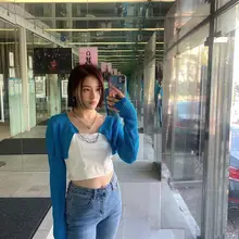 Nancy你这条臭母狗又爬出来发骚了是吧？扒开你的紧身牛仔裤露出你流着淫水的骚穴和雪白的肥臀，鸡巴用力顶上去，媚眼如丝的想要精液吃了是吧，全给你射到骚脸上