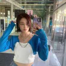 Nancy你这条臭母狗又爬出来发骚了是吧？扒开你的紧身牛仔裤露出你流着淫水的骚穴和雪白的肥臀，鸡巴用力顶上去，媚眼如丝的想要精液吃了是吧，全给你射到骚脸上