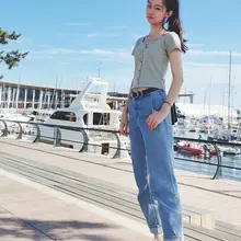 网友投稿的一只天天在微博打拳的青岛女拳母狗，四张不同风格的母狗照大家喜欢哪张，掰开这笔直的长腿露出流着骚水的母狗嫩穴暴露给大家，不知道这只母狗还能不能在微博母…