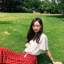 网友投稿的一只天天在微博打拳的青岛女拳母狗，四张不同风格的母狗照大家喜欢哪张，掰开这笔直的长腿露出流着骚水的母狗嫩穴暴露给大家，不知道这只母狗还能不能在微博母…