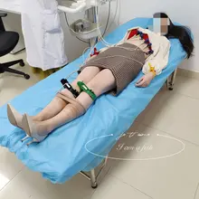 带媳妇儿体检，顺便医院露出了一波。心电图医生脱媳妇儿丝袜，扒拉她胸罩的时候太刺激了😍#丝袜 #丝袜高跟鞋 #丝袜控 #腿控 #反差婊 #反差母狗 #淫妻 #羞…
