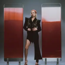 《VOGUE》杂志黄丽玲美腿硬照