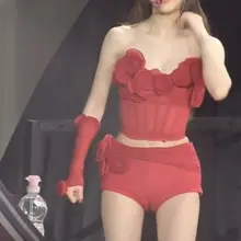 是衣服这样设计的，还是故意这么明显呢？