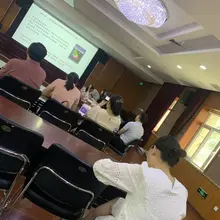 地铁上的好身材 #婊子