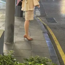 路边等车的身材超棒的小姐姐 #高跟 #美腿 #随手拍