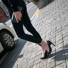 年后开工，从 遇见 OL 的裤里丝高跟鞋开始😍，干练气质的搭配，美美的少妇风👠。 #街拍 #裤里丝 #高跟鞋 #肉丝 #高跟鞋