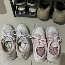 扫楼遇到不检点自己的女孩子的鞋架，遇上的话偷偷幸（性）福就完事了～（特指内衣、内裤、袜子往外放的小骚货）