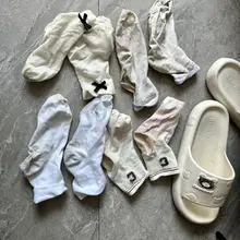 人生建议：送给把鞋架放在外面的女孩子们～想要🎣、或者吸引变态，你们就得老实地给鞋里塞上袜子哦🧦～