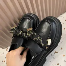 喜欢街拍的小姐姐一枚～说是鞋子穿旧了，就让我射里面或者射外面随便玷污她的脏鞋好啦～～～