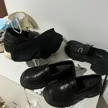 最讨厌小皮鞋乱放了！小皮鞋乱放可是要用穿的臭袜子来罚款的呦～
