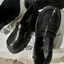 最讨厌小皮鞋乱放了！小皮鞋乱放可是要用穿的臭袜子来罚款的呦～