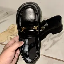 嘘！小皮鞋的精液被发现了可不好哦，如果小皮鞋里有袜子的话，可以用袜子来消除精液哦！（袜子还是有精液残留，让骚女人的脚慢慢吸收精华吧！）