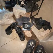 夜店精神小妹的鞋子还挺臭啊 #扫楼