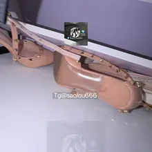 又是极品点位了，铆钉高跟还有脚泥