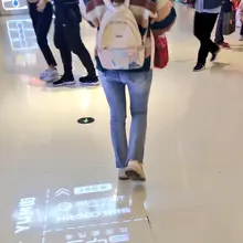 买年货的小少妇 #街拍 #紧身牛仔裤 #少妇 #偷拍