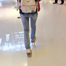 买年货的小少妇 #街拍 #紧身牛仔裤 #少妇 #偷拍