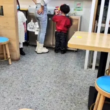 两组牛仔裤少妇 #紧身牛仔裤 #街拍 #少妇