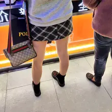 裸腿腿短裙黑色安全裤小姐姐 #街拍 #裸腿 #街拍 #偷拍 #抄底