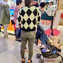 紧身牛仔裤少妇 #紧身牛仔裤 #少妇 #街拍 #偷拍