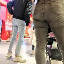 紧身牛仔裤少妇 #紧身牛仔裤 #少妇 #街拍 #偷拍