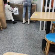 两组紧身牛仔裤 #街拍 #紧身牛仔裤 #少妇 #偷拍