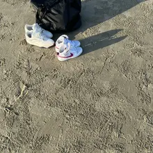 #扫楼 #原味袜子 #原味白袜 跟对象一起来的妹子 高邦aj里面还有刚脱下酸臭的原味白袜 海边的袜子基本拿到手就是还湿着的 全是汗 味道一流 完整版群内已更新…