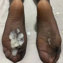 🎯 丝足主题大赛 🎯 本期主题 : 精液丝足脚底 喜欢单纯的射在薄透丝袜的脚底，还是喜欢射在脚底再穿入高跟鞋中；是满足视觉上拉丝的淫欲，还是喜欢沾满脚底的征服…