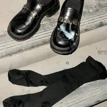 听见男女主在房间里“打扑克”，才安心把小皮鞋带到一旁玷污💦（长筒过膝袜味道不错，小皮鞋也是绝绝子😌）