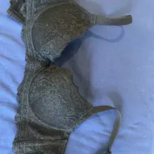 美丽小姐姐继续投稿，今天依旧是性感黑色蕾丝罩，这个罩真的不错，加上小姐姐的身材，让人看的很兴奋😍