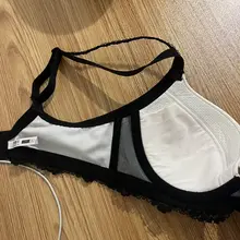 一个身材很好又美丽的小姐姐投稿自己的内衣，还符有自己穿的照片，70C的黑色蕾丝真的让人看着很兴奋，感谢美丽小姐姐，大家多多评论点赞还有后续😍