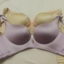 同好投稿自己的熟女妈妈的奶罩，奶罩都是34B的光面奶罩，很能凸现熟女的特征，光面奶罩玩的也是真的爽😍