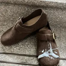 入秋啦，虽然勃肯鞋挺丑的。但是感觉也算是个比较有品味的女人的鞋子