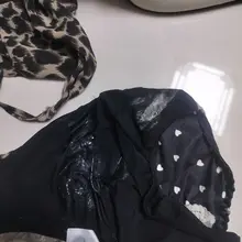 还有豹纹和带分泌物的内裤，真是太骚了，让我的精液和她的分泌物融合吧。 #高跟鞋 #内裤 #内衣 #豹纹