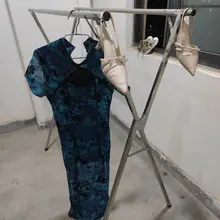 陪酒女的新工装。 #扫楼 #旗袍 #高跟鞋