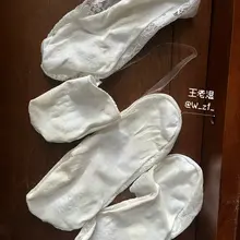 好久没更新，一是最近比较忙，二是对做爱没什么性质，结婚7年了感觉确实激情变少了，对袜子的依恋更高了，最近都是打飞机，图1,2是兄弟老婆的袜子，图3是自己老婆的…