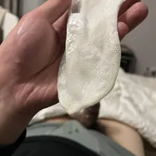 晚上睡不着的兄弟是不是都在用臭袜子打飞机？ #射袜 #原味 #船袜 #白袜