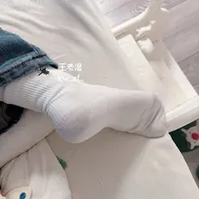 【返图】兄弟的鸡巴在家妻的白袜脚上疯狂跳动