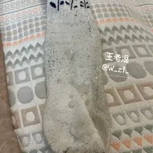 P2:激射兄弟媳妇的原味骚袜子，就像直接射在穿着臭袜子的脚上，被袜子足交过的鸡巴一跳一跳的把精液全部射出，给袜子的主人好好保养 #原味袜子 #射袜 #白袜