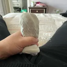这两天有点感冒，先不做爱了，用一下兄弟@shaonvxin66 媳妇的原味袜子，是我最爱的味道了，之前的库存不得不拿出来玩一下了 #原味 #白袜 #射袜