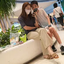 小朋友，我想叼你老母操你妈 #淫脚 #淫鞋 #街拍 #美足 #美鞋 #挑鞋 #平底鞋 #趾缝 #足弓 #脚底 #趾缝 #玉足 #高跟鞋 #打胶 #扫楼 #少妇…