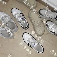 国宴哈哈 这穿着痕迹绝了 女生看了正脸非常不错 在对比鞋子 反差巨大 遗憾就是没袜子