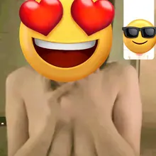 人妻出差就发情、没办法赶到她出差的城市去填补她的骚逼。裸聊她又不好意思黑灯瞎火把衣服脱光、不过把亮度提升后还是曼妙的身姿、这奶子确实有味道！