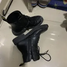 #射鞋 #玩鞋 #扫楼 #打胶 最近眼馋了朋友的靴子好久...可恶习一直没有机会玩到，把我给馋的饥渴难耐...以后一定要找机会爽下...虽然玩不到朋友的了，还…