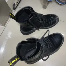 #射鞋 #玩鞋 #扫楼 #打胶 最近眼馋了朋友的靴子好久...可恶习一直没有机会玩到，把我给馋的饥渴难耐...以后一定要找机会爽下...虽然玩不到朋友的了，还…