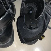 #射鞋 #玩鞋 #扫楼 #打胶 最近眼馋了朋友的靴子好久...可恶习一直没有机会玩到，把我给馋的饥渴难耐...以后一定要找机会爽下...虽然玩不到朋友的了，还…
