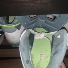 #射鞋 #玩鞋 #扫楼 #打胶 楼下的少妇把鞋架收了进去，楼上的小妹妹又把鞋架摆了出来...衔接的可真是完美呢...真是山穷水尽疑无路，柳暗花明又一村啊。